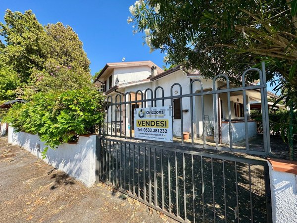 casa indipendente in vendita a Comacchio in zona Lido di Volano