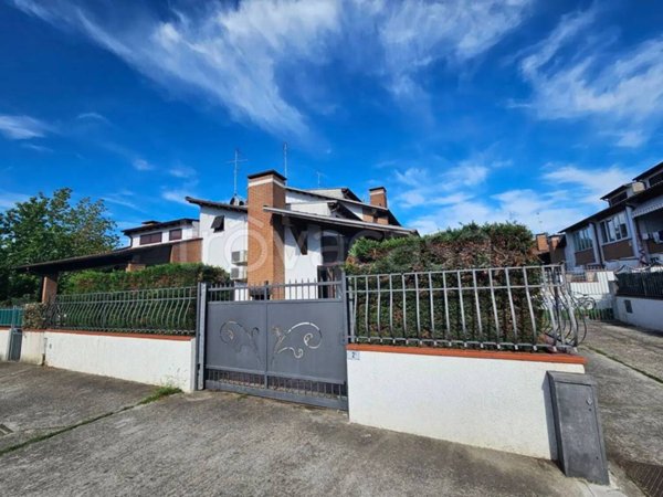 casa indipendente in vendita a Comacchio in zona Lido delle Nazioni