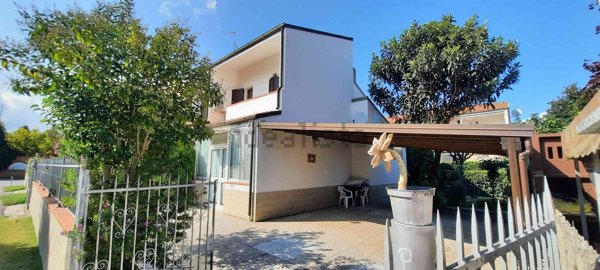 casa indipendente in vendita a Comacchio in zona Lido degli Scacchi