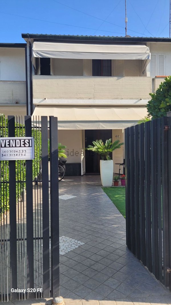 casa indipendente in vendita a Comacchio in zona Lido di Spina