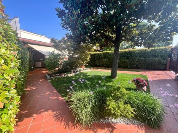 casa indipendente in vendita a Comacchio in zona Lido delle Nazioni