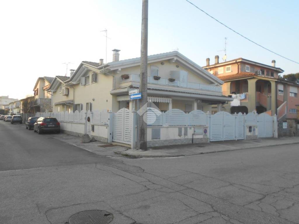 casa indipendente in vendita a Comacchio in zona Porto Garibaldi