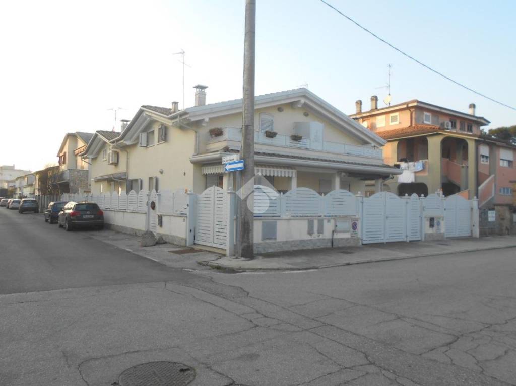 casa indipendente in vendita a Comacchio in zona Porto Garibaldi