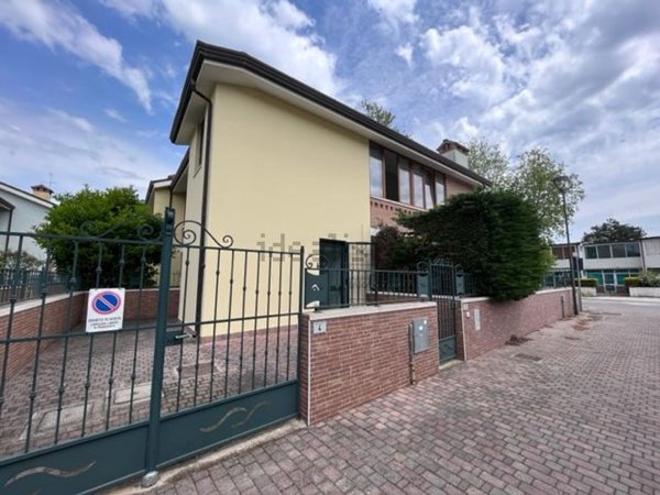 casa indipendente in vendita a Comacchio in zona Lido delle Nazioni