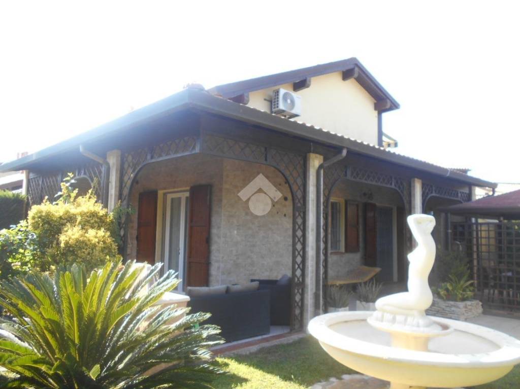 casa indipendente in vendita a Comacchio in zona Lido delle Nazioni