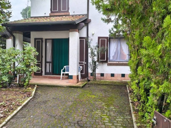 casa indipendente in vendita a Comacchio in zona Lido di Spina