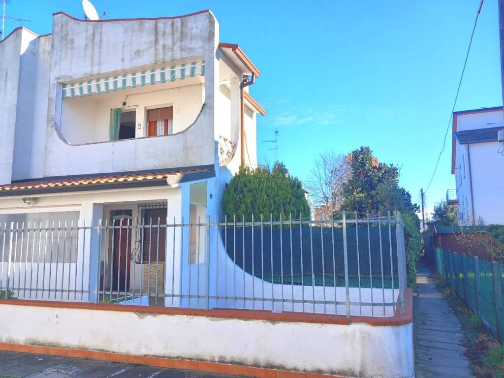 casa indipendente in vendita a Comacchio in zona Lido di Pomposa