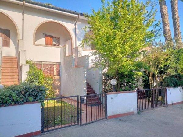 casa indipendente in vendita a Comacchio in zona Lido degli Estensi