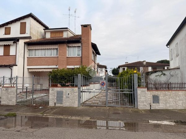 casa indipendente in vendita a Comacchio in zona Lido degli Estensi