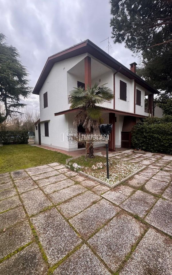 casa indipendente in vendita a Comacchio in zona Lido degli Estensi