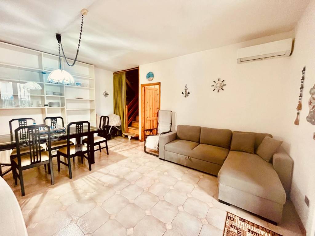 casa indipendente in vendita a Comacchio in zona Lido delle Nazioni