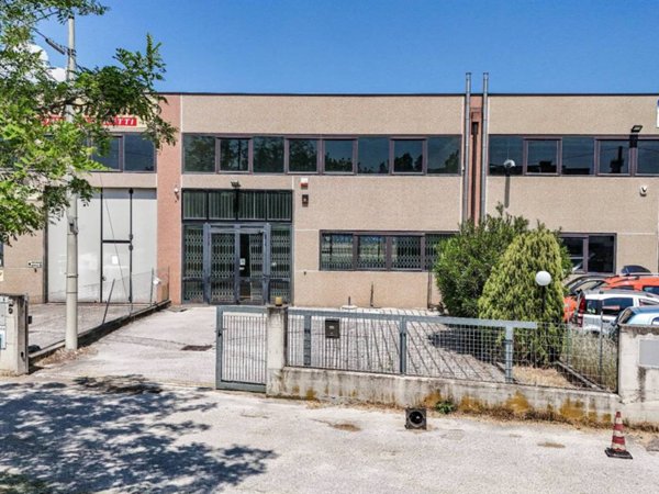 locale commerciale in vendita a Comacchio in zona Porto Garibaldi