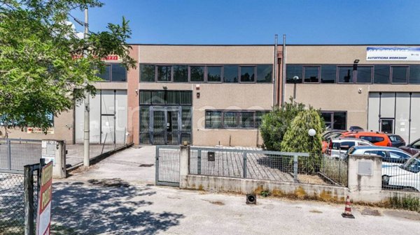 locale commerciale in vendita a Comacchio in zona Porto Garibaldi