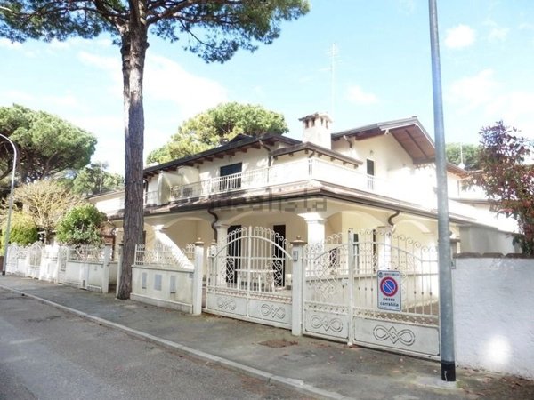 casa indipendente in vendita a Comacchio in zona Lido di Spina