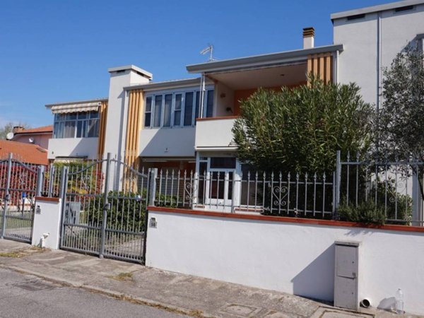 casa indipendente in vendita a Comacchio in zona Lido delle Nazioni