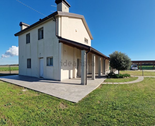 casa indipendente in vendita a Comacchio in zona Lido di Volano
