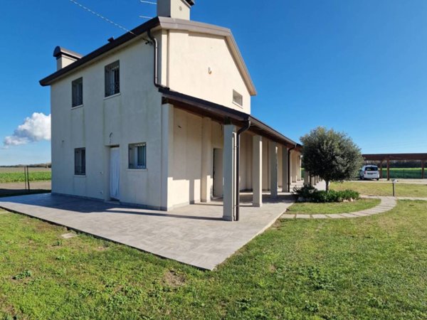 casa indipendente in vendita a Comacchio in zona Vaccolino