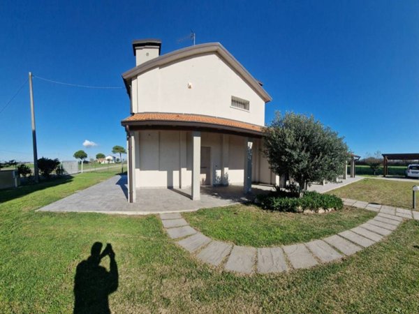 casa indipendente in vendita a Comacchio in zona Vaccolino