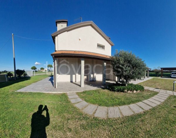casa indipendente in vendita a Comacchio in zona Vaccolino