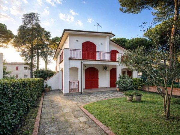 casa indipendente in vendita a Comacchio in zona Lido di Spina