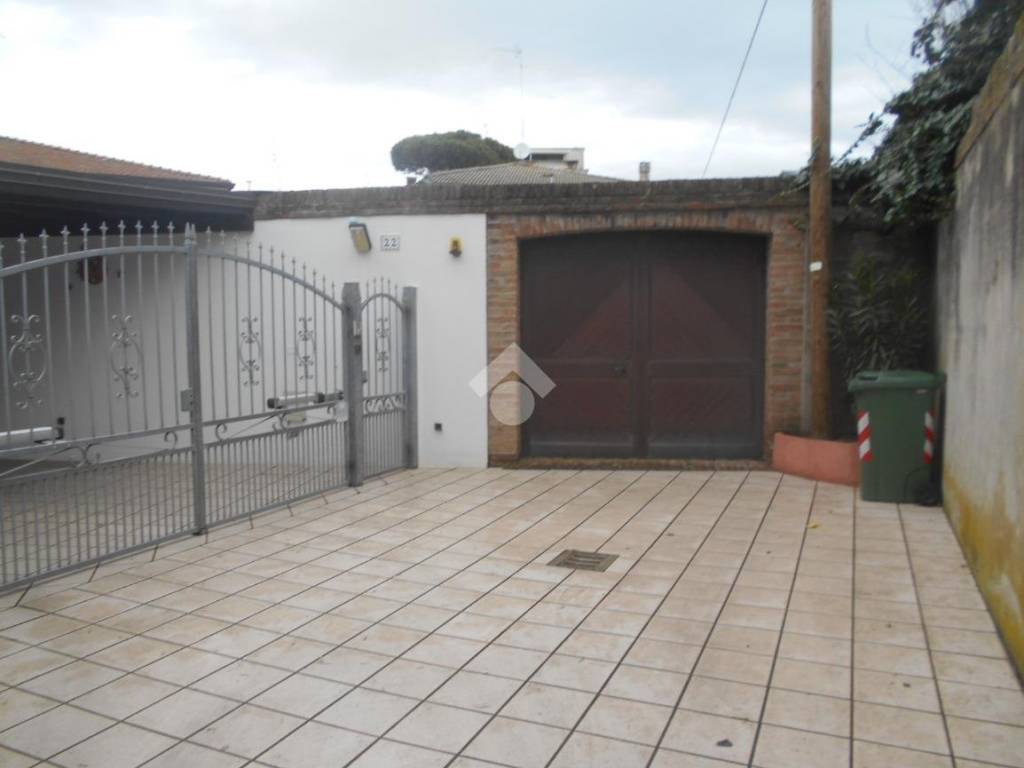 locale di sgombero in vendita a Comacchio in zona Porto Garibaldi