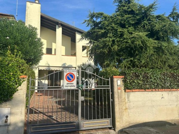 casa indipendente in vendita a Comacchio in zona Lido degli Estensi