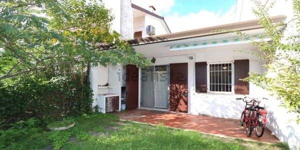 casa indipendente in vendita a Comacchio in zona Lido degli Scacchi