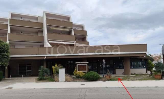 negozio in vendita a Comacchio in zona Lido delle Nazioni