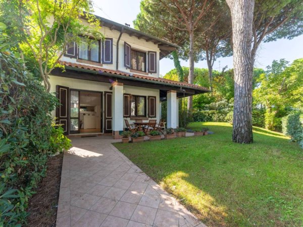 casa indipendente in vendita a Comacchio in zona Lido di Spina