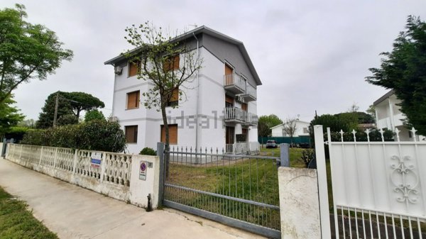 appartamento in vendita a Comacchio in zona Lido degli Scacchi