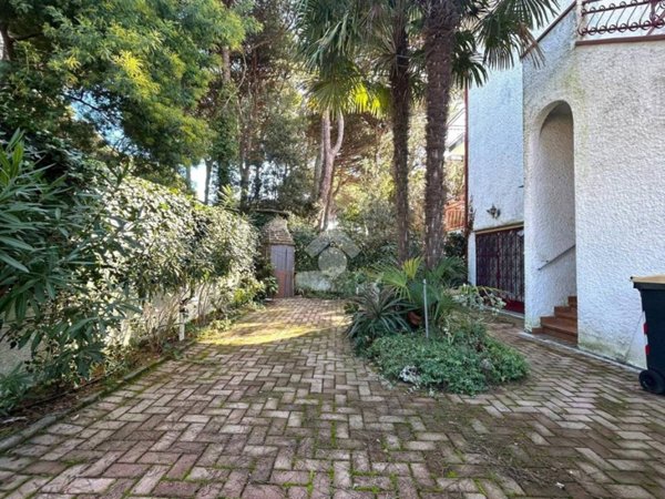 casa indipendente in vendita a Comacchio in zona Lido di Spina