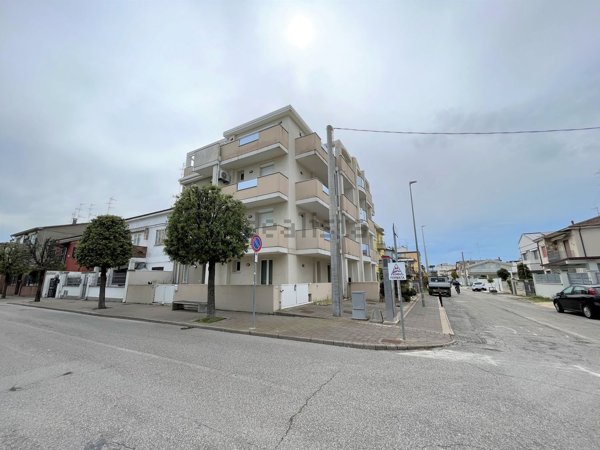 appartamento in vendita a Comacchio in zona Porto Garibaldi