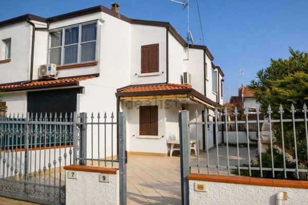 casa indipendente in vendita a Comacchio in zona Lido di Pomposa