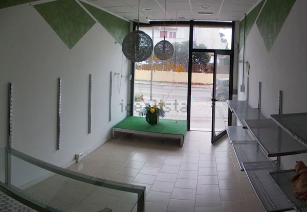 locale commerciale in vendita a Comacchio in zona Lido delle Nazioni