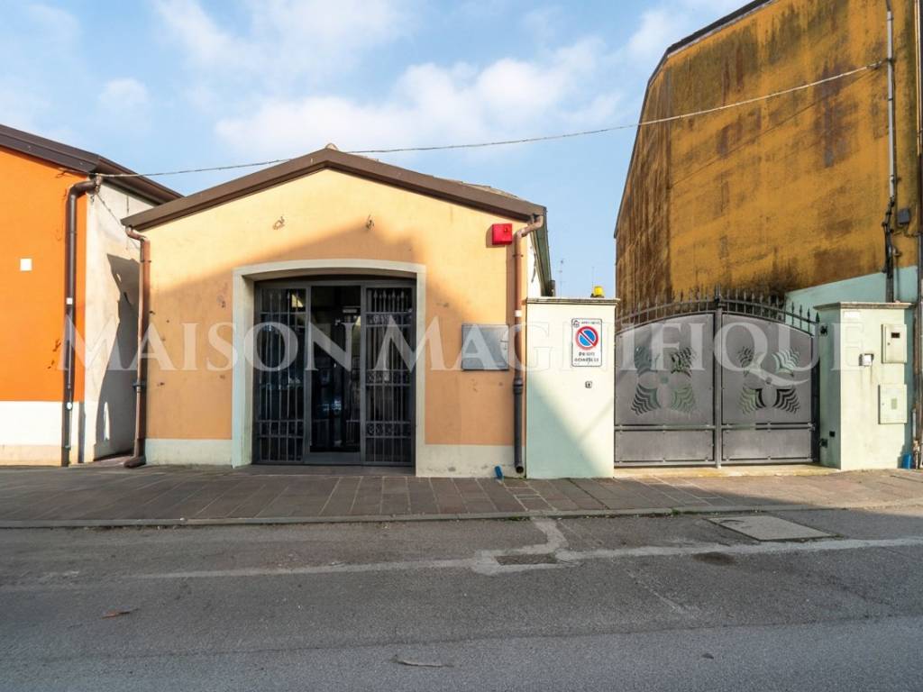 negozio in vendita a Comacchio