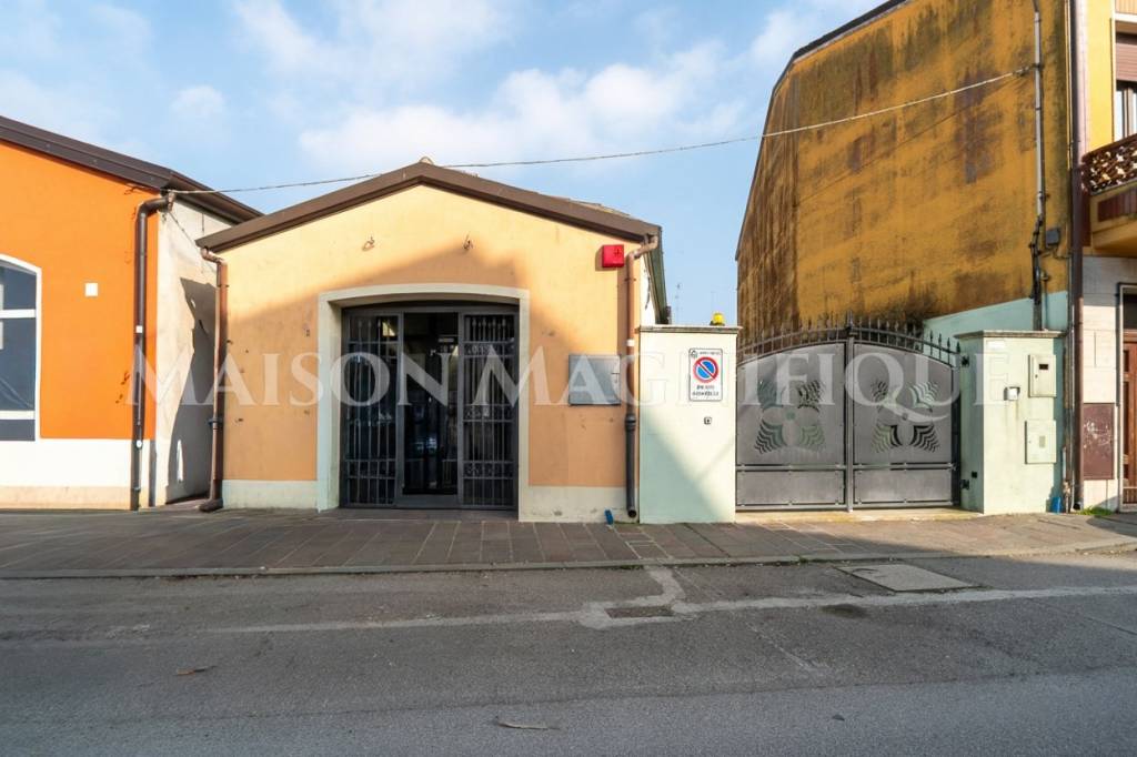 negozio in vendita a Comacchio