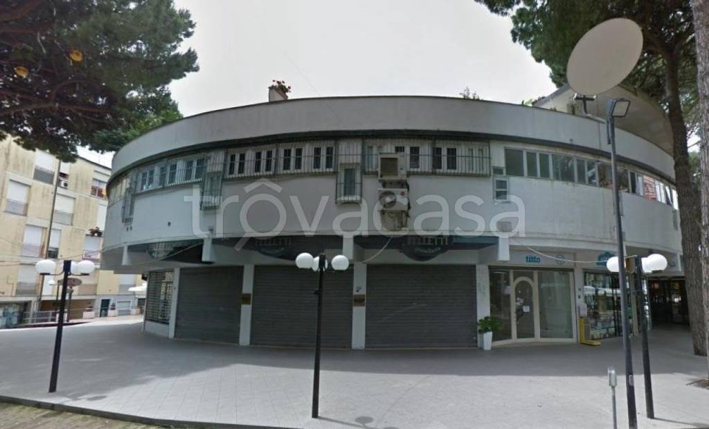 negozio in vendita a Comacchio in zona Lido degli Estensi