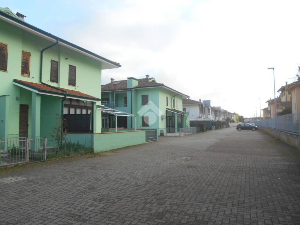 appartamento in vendita a Comacchio in zona Porto Garibaldi