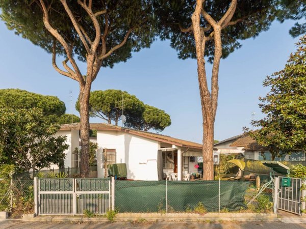casa indipendente in vendita a Comacchio in zona Lido delle Nazioni