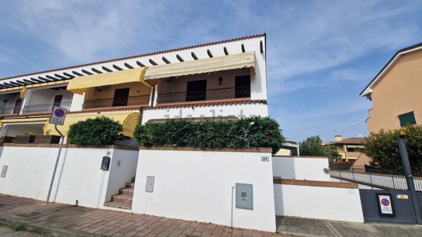 casa indipendente in vendita a Comacchio in zona Lido degli Estensi