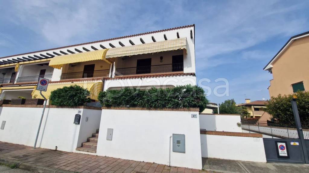 casa indipendente in vendita a Comacchio in zona Lido degli Estensi