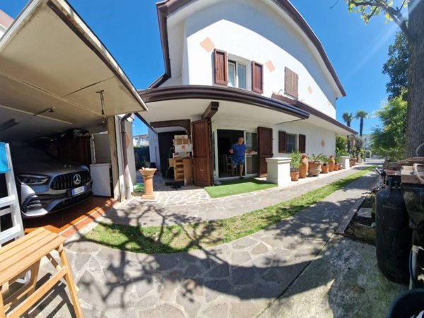 casa indipendente in vendita a Comacchio in zona Lido di Pomposa