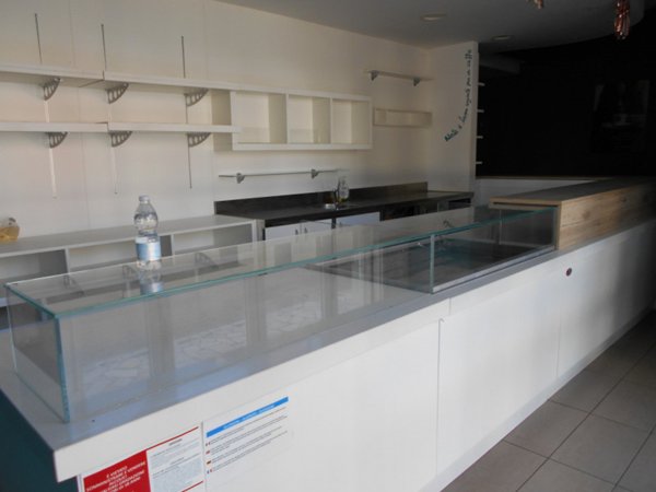 negozio in vendita a Comacchio in zona Lido degli Estensi