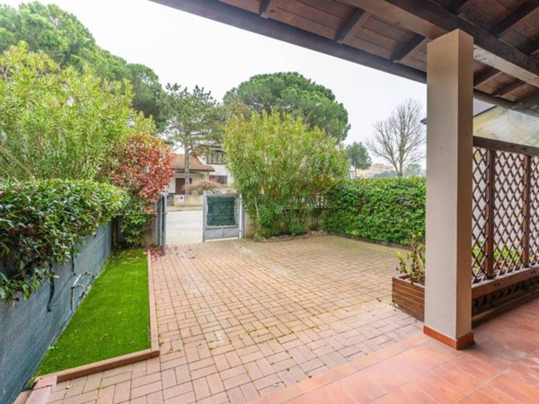 casa indipendente in vendita a Comacchio in zona Lido degli Estensi