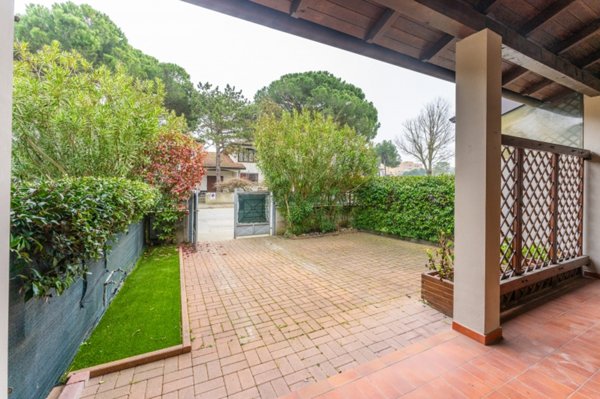 casa indipendente in vendita a Comacchio in zona Lido degli Estensi