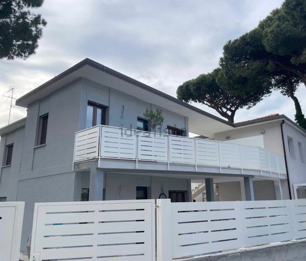 casa indipendente in vendita a Comacchio in zona Lido degli Estensi