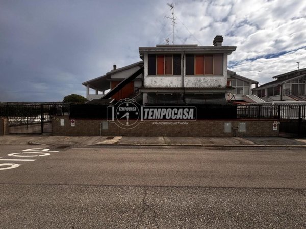 appartamento in vendita a Comacchio in zona Lido di Volano