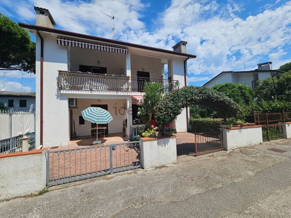 casa indipendente in vendita a Comacchio in zona Lido degli Estensi