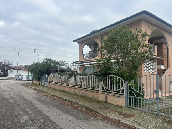 appartamento in vendita a Comacchio in zona Lido di Pomposa