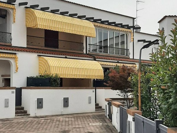 casa indipendente in vendita a Comacchio in zona Lido degli Estensi